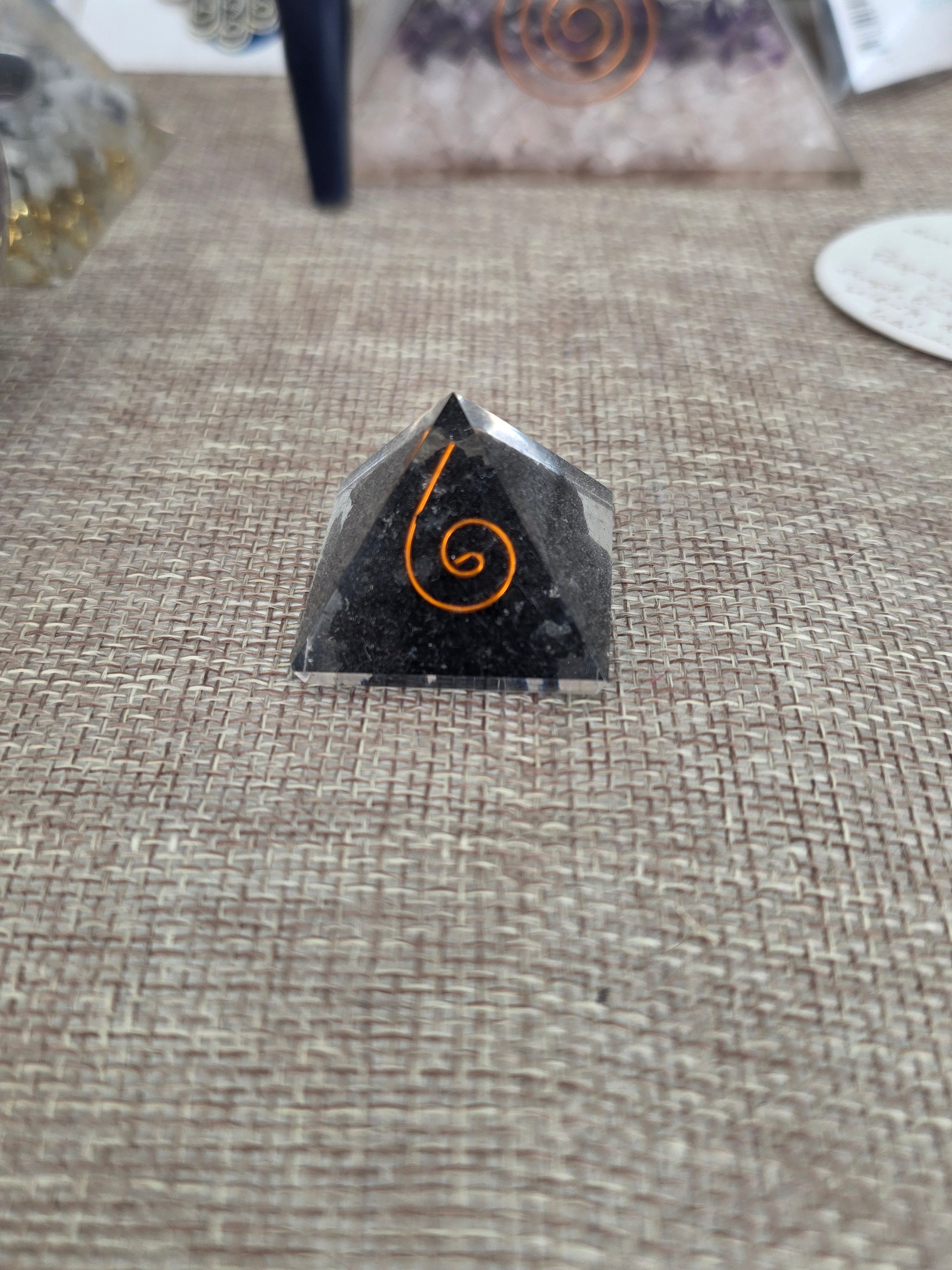 Orgonite Pirâmide Pequena